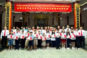 郑氏宗祠向优秀子弟派奖学金