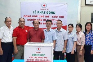 华人会馆捐助灾区同胞