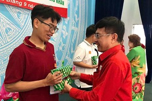 “仁爱之花”奖助学金