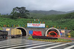 海云隧道入口一隅。（图：廷勇）