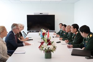 国防部长潘文江会见联合国负责维和事务副秘书长