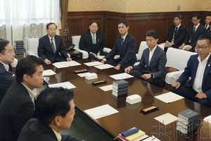 9月24日上午，众院议院运营委员会理事会在国会举行。（图：共同社）