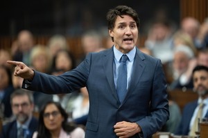 当地时间9月25日，加拿大渥太华，加拿大反对党针对加拿大总理特鲁多的不信任动议未在议会获得通过，特鲁多因此得以继续执政。(图：互联网）