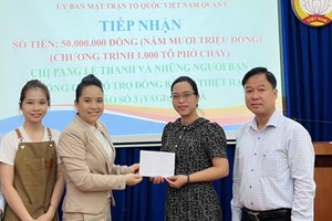 华人女企业家捐助灾区同胞