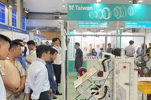 参观2024年国际展览游客络绎不绝。（图：秋庄）