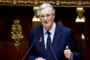 法国总理巴尼耶表示，新政府愿意重新与工会就退休制度改革进行谈判。（图：路透社）