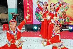 莲花歌舞团艰辛迈向38周年