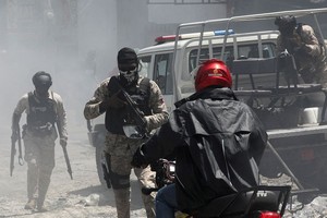 海地帮派暴力问题严重，图为国家警察在首都太子港市面巡逻。（图：路透社）