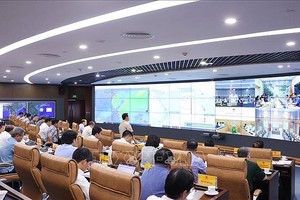 出席国家应对天灾事故与救援委员会会议的代表。（图：越通社）