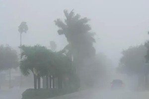 3级飓风“密尔顿”在美国佛罗里达州西海岸萨拉索塔湾以南11公里处登陆，风力为约193公里每小时。（图：AP）