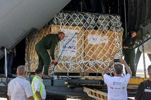 法国为黎巴嫩提供的医疗援助物资。（图：AFP）