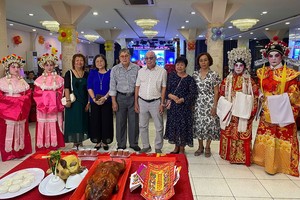 友谊歌剧社庆贺华光宝诞