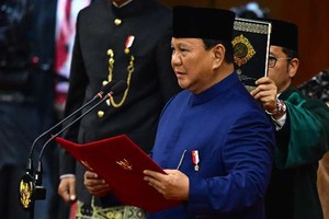 普拉博沃在印尼国会内宣誓就任印尼新总统。（图：互联网）