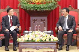 阮春胜同志接见中国共产党代表团