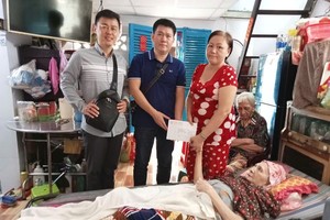 何氏宗祠帮助贫困宗亲