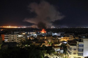 10月23日，以色列袭击后，贝鲁特南部郊区烟雾滚滚。（图：路透社）