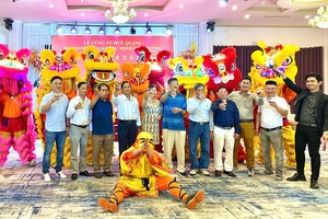 明豪堂金狮团庆贺华光诞和龙狮开光