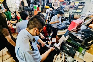 市场管理力量没收滨城市场冒牌货