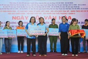 文化盛会关照贫困户