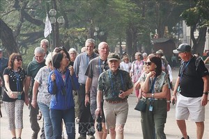 今年10月份，前来我国国际游客约达142万人次，同比增27.6%。（图：越通社）