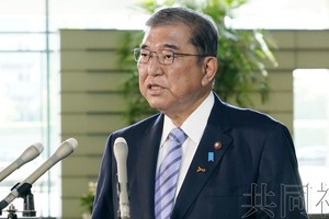 11月5日上午，日本首相石破茂在官邸接受媒体采访。（图：共同社）
