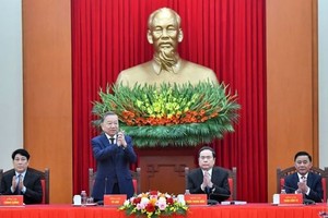 党中央总书记主持向党文件草案提意见会议