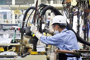 今年前10个月，全国已进口大量机械、零配件与设备。