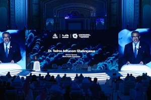 世界卫生组织总干事谭德塞在沙特阿拉伯抗微生物药物耐药性会议开幕式上发表讲话。（图：联合国）