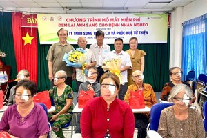 双成隆安公司赞助施白内障手术