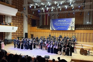 民族音乐拉近越中两国青年的距离