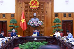 政府总理范明政主持会议。（图：越通社）