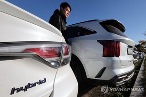 混合动力车。（图：韩联社）