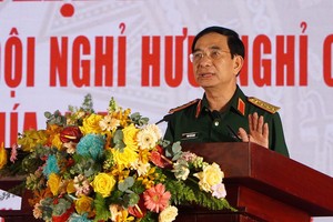 国防部长潘文江大将在会上发表讲话。（图：黎永）