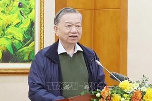 党中央总书记苏林在会议上发表讲话。（图：越通社）