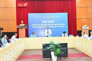 图为10月11日，市肃贪反腐指委会与《西贡解放报》配合举行的“胡志明市追回贪腐资产解决方案”座谈会。