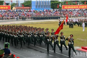 越南人民军在建设与捍卫祖国以及国家革新进程中发挥着核心作用。