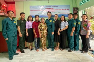 两华人家庭获维修住房及卫生间