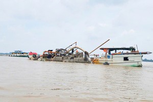 在后江使用抽吸技术开发砂矿。