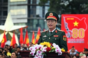 市司令部司令阮文南中将在开幕式上致辞。（图：人民军队报）