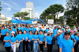 每年的徒步慈善活动均吸引众多热心人士参加。