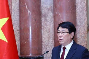 确立越南在时代潮流中的地位 