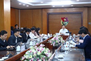 越南大学生协会中央委员会评选2024年“5好大学生”和“一月之星”称号。（图：宝英）