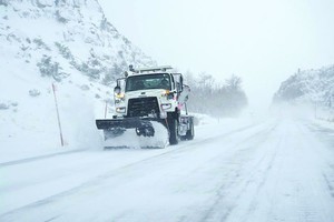 美受冬季风暴吹袭多州进入紧急状态