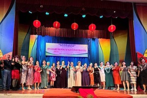 全体会员将参加演唱。