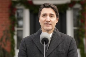 1月6日，加拿大总理特鲁多在渥太华向媒体发表讲话。（图：WSJ）