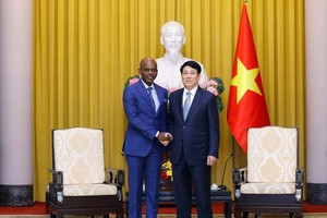 国家主席梁强接见多哥地区侨民事务外交部长