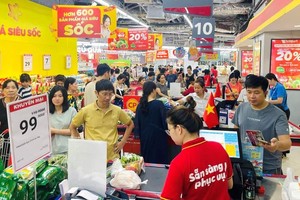 预计今年通胀为3%至4.5%。图为市民在超市选购物品。（图：庆薇）