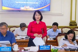 市人委会副主席陈氏妙翠在会议上发言。（图：锦雪）