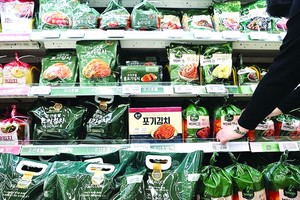 超市的韩国泡菜(Kimchi，辛奇)专区。（图：互联网）