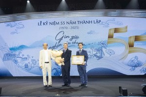 明隆公司获得越南工商会的奖状。